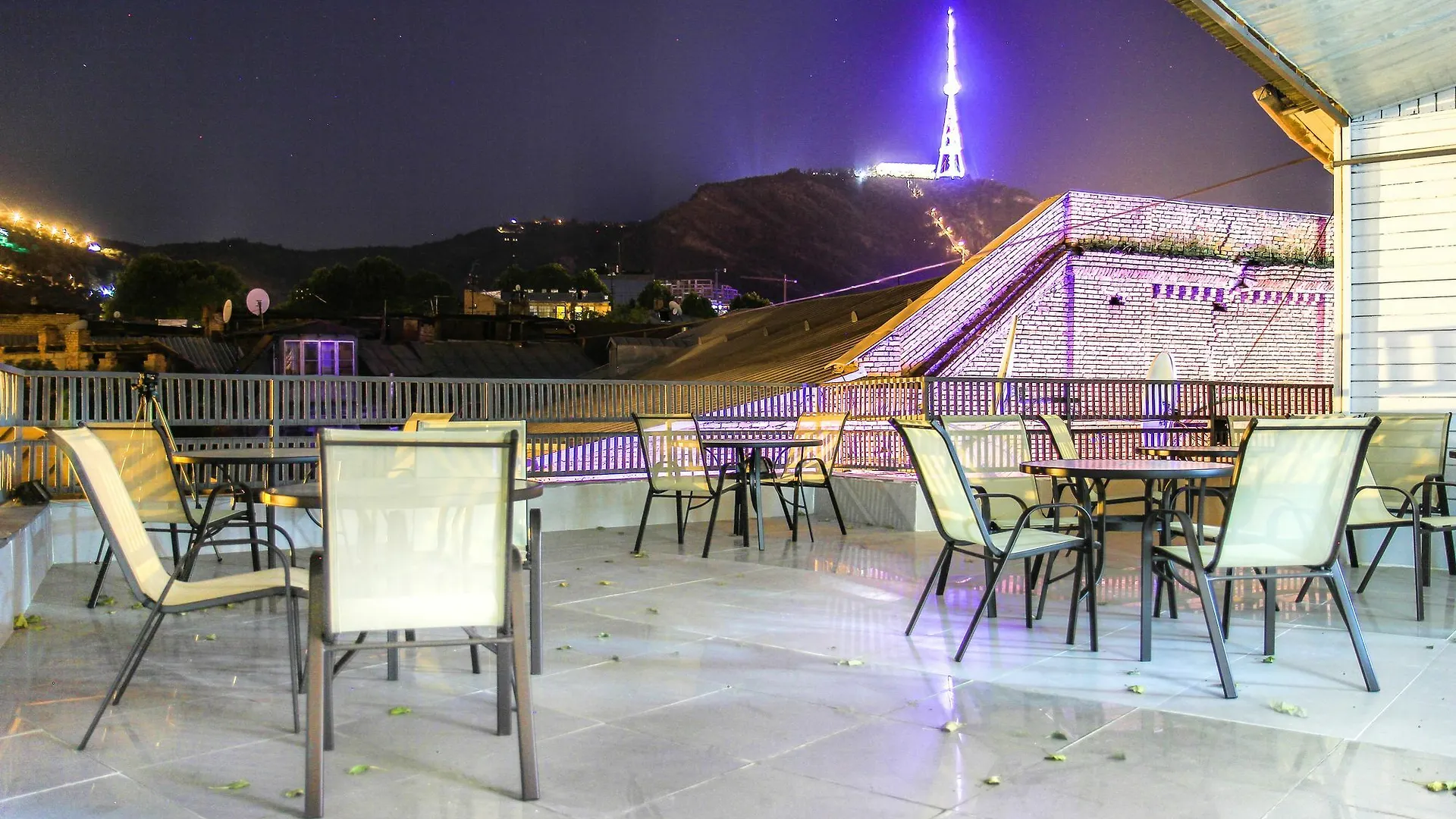 New Palace Shardeni Τυφλίδα